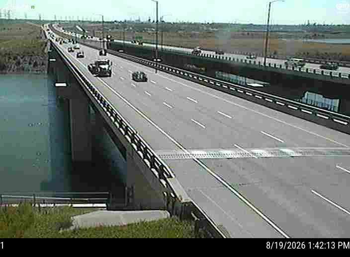 Latest Alberta 511 image at Anthony Henday Drive at North Saskatchewan River (east)