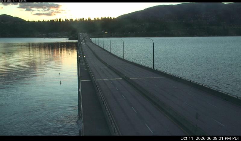 Latest DriveBC image at WR Bennett Bridge 07